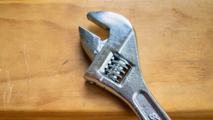 THT101083 ADJUSTABLE WRENCH