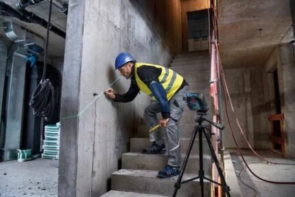 LINE LASER | GLL 2-15 G WITH 4 BATTERY , UNIVERSAL MOUNT & CEILING CLIP