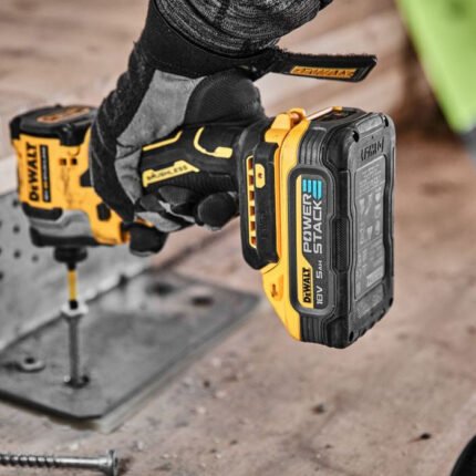 DEWALT DCK2052H1E1T-GB 18V XR BRUSHLESS TWIN KIT