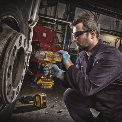 CORDLESS IMPACT WRENCH 1/2" | DCF899P2-GB
